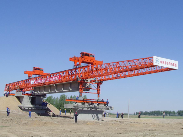 鐵路架橋機