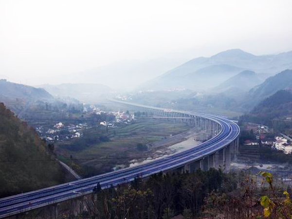 湖北省十白高速公路橋梁工程